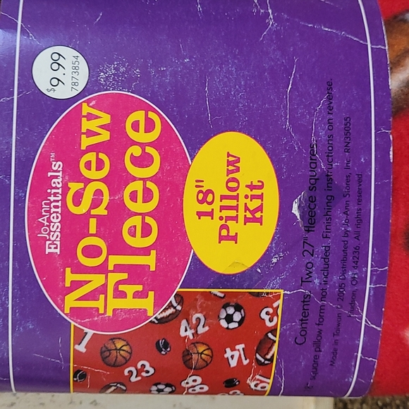 No Sew Fleece Spots Pillow Kit Craft - Picture 3 of 3